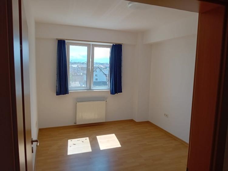 Apartament cu 3 camere decomandat, mobilat în Turnișor