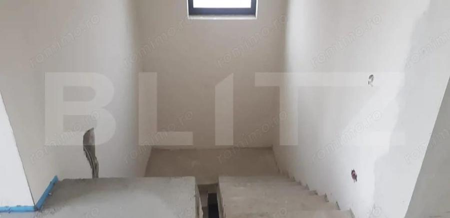 Casă cu 5 camere cu Teren 739 Mp în Apahida