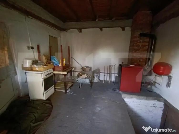 Casa cu 3 camere,baie, bucatarie,anexe.pivni?a teren 800 m - 6