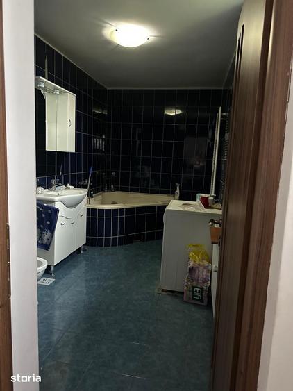 Casă cu 5 camere cu Teren 163 Mp în Central