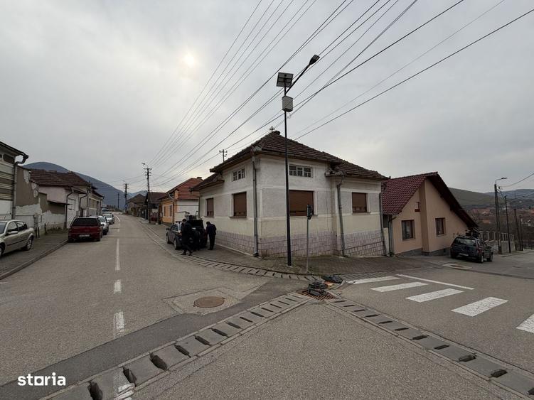 Casa la strada principala cu 5 camere, teren 496 mp, Cindeni - 2