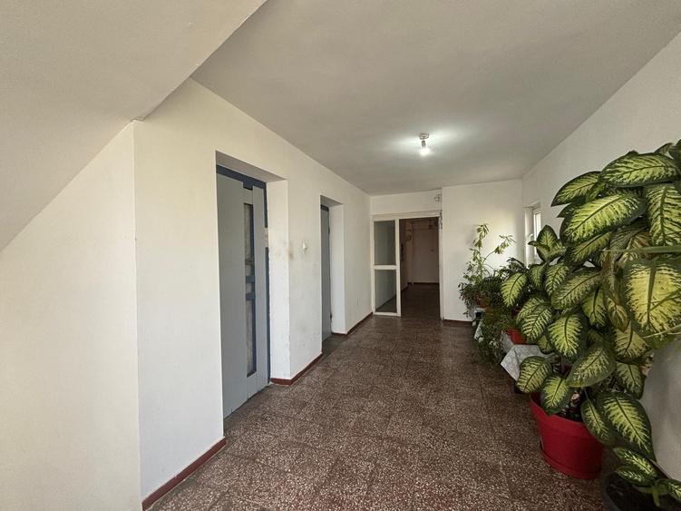 Garonisera Mega Mall Bloc mixt An constructie 1977 - 7