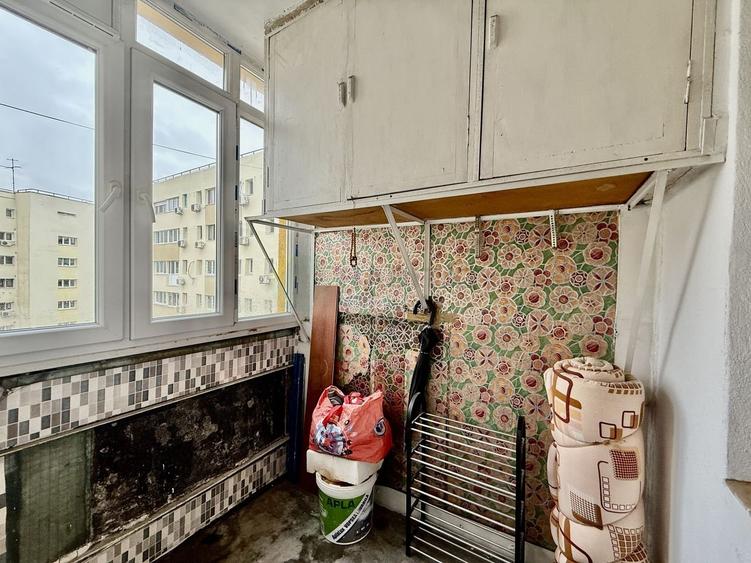 Decomandata, bloc 1982, aproape de metrou - 9