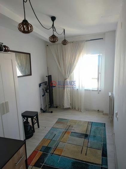 Apartament cu 3 camere semidecomandat în Peninsula