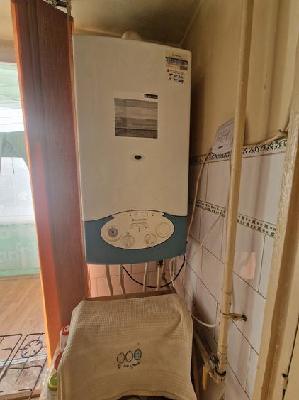 Apartament cu 3 camere, decomandat, etajul 5/9, zona Pacurari - 8