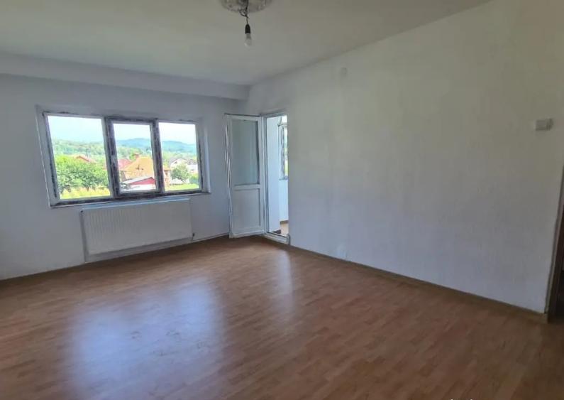 Vand apartament cu 2 cam, decomandat et 1in Curtea de Arges - 1