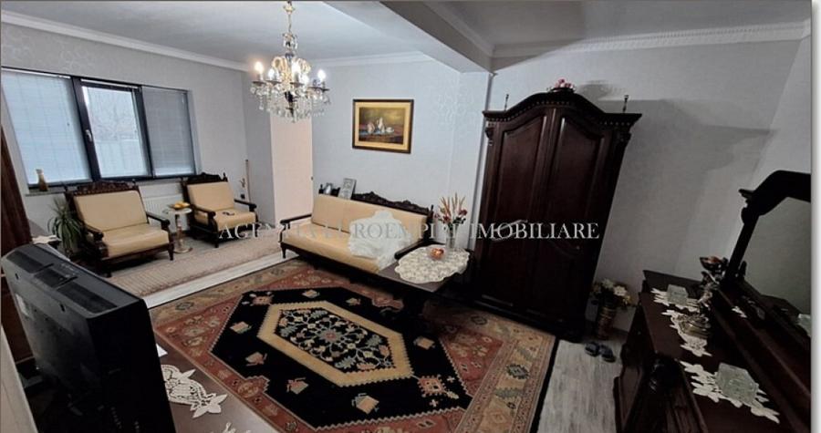 Casa de vanzare in localitatea Lazu - 8