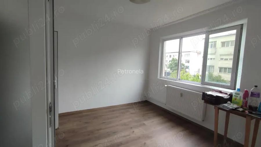 Garsoniera Zona Milcov Subex etaj 2-renovata