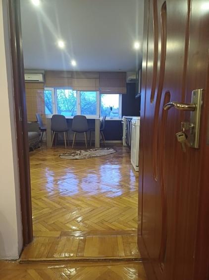 Apartament 3 camere de vanzare, Piata Chibrit, secor 1 Bucuresti - 2