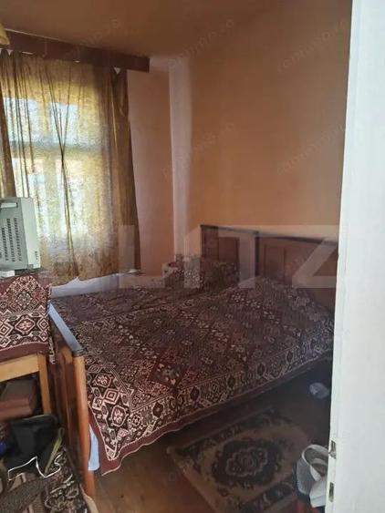 Casa spa?ioasa la sat SINTESTI, cu 6 camere, curte generoasa ?i gradina - 1