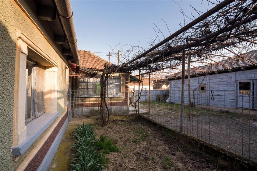 RECO Casa in Sarbi la 27km de Oradea cu dublu front stradal - 6