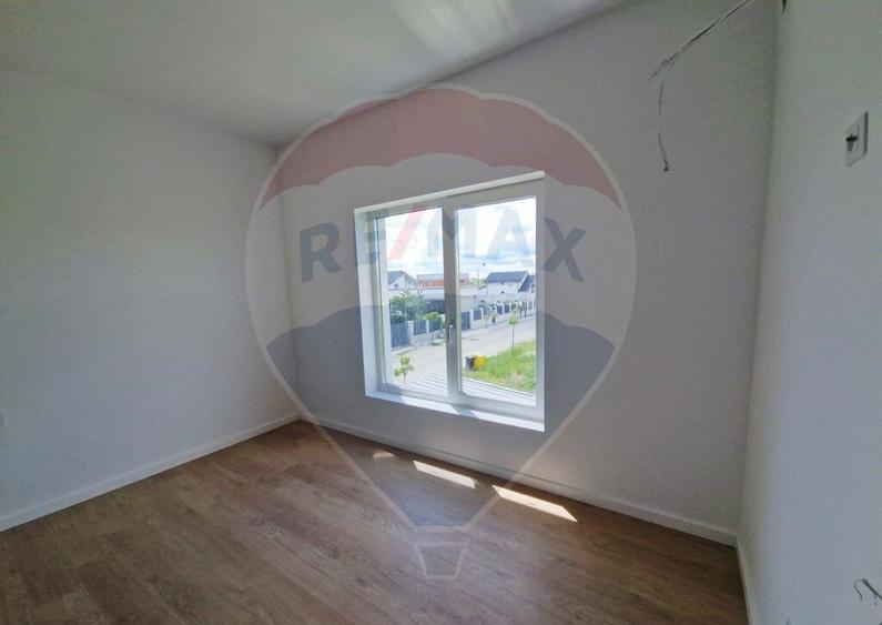 Casa / Vila - 132,5 mp , teren - 264 mp / zona Carcea - 33