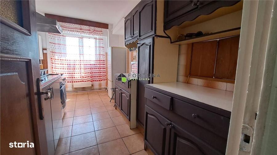 Penthouse 4 camere, mobilat si utilat modest, strada Toamnei - 1
