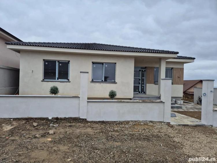 Casa cu curte mare ?i spa?iu verde, zona linistita, Paleu. - 2