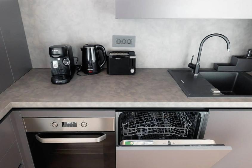 The Crib #9 - 2 Room Apartment - Underground Parking Included - 8