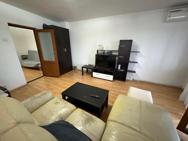 Piata Alba Iulia,decomandat, vedere mixta - 2