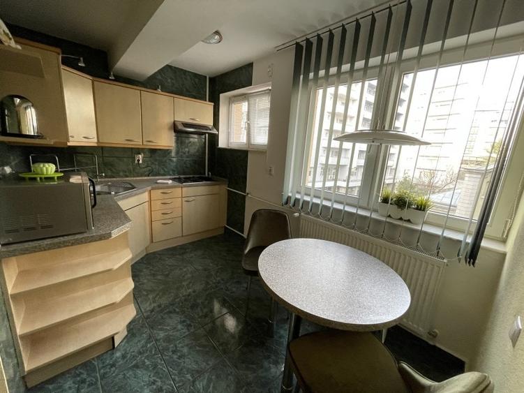 Garsoniera ultracentrala, mobilata , etaj 3, bloc solid, termoiz, langa Cismigiu - 4