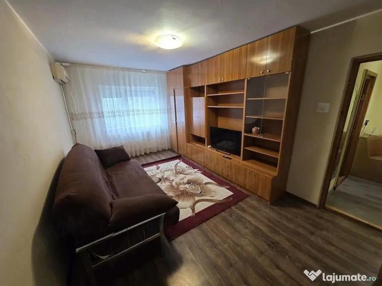 De inchiriat apartament cu 3 camere Micro 17, 343 euro - 2