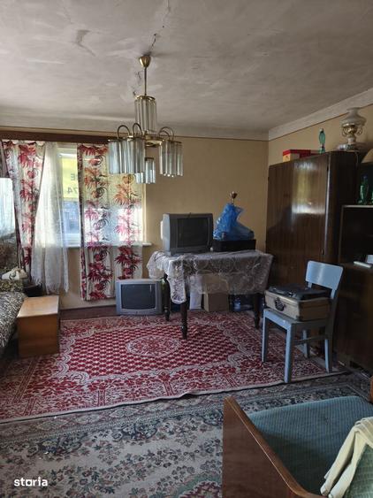 Casa cu 6 camere in Dambul Rotund - 1