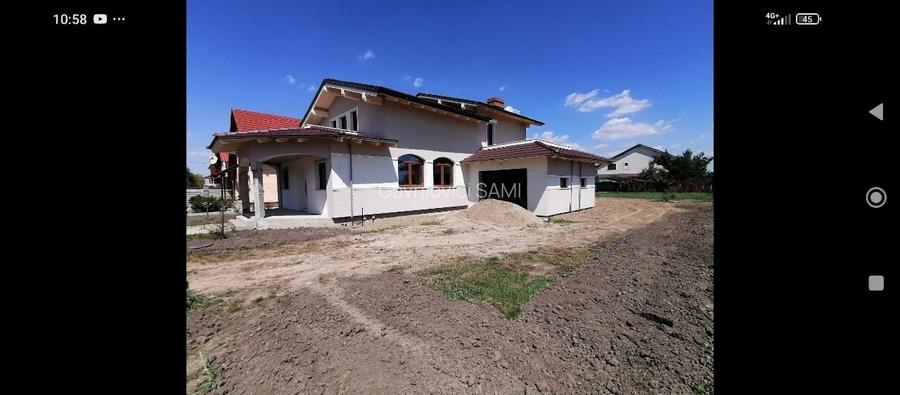 Casa cu etaj și mansardă Casa cu etaj și mansardă