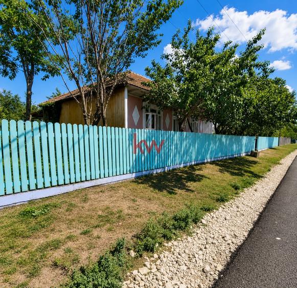 Casă individuală cu 4 camere cu Teren 1600 Mp în Săveni