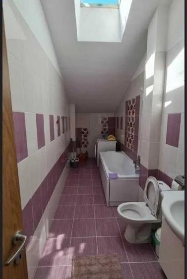 Apartament cu 2 camere semidecomandat, mobilat în Bucium