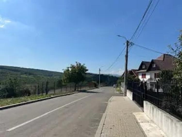 Teren de 3300 mp, în Central