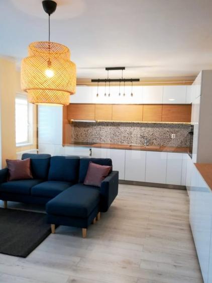 Apartament cu 2 camere semidecomandat, mobilat în Florești
