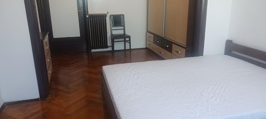 Apartament cu 3 camere decomandat în Cișmigiu