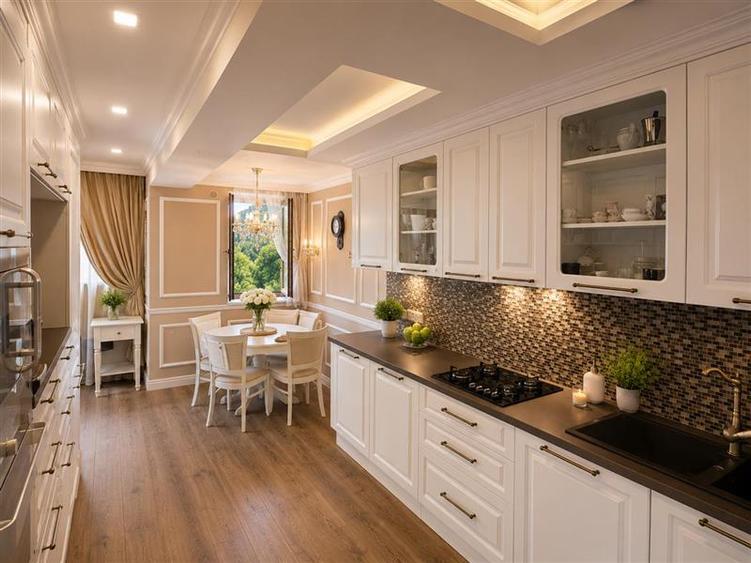 Apartament cu 3 camere decomandat, mobilat în Noua