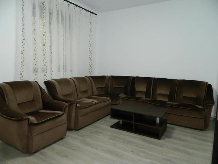 Apartament cu 3 camere decomandat, mobilat în Găvana Platou
