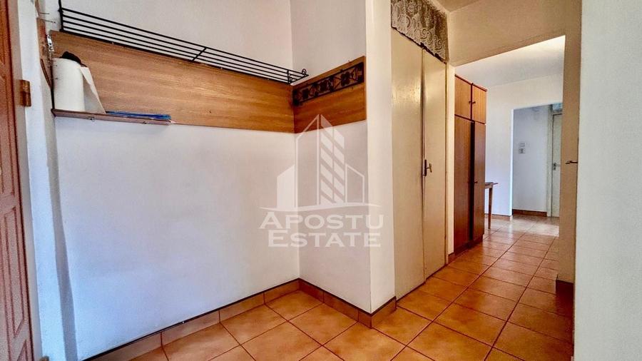Apartament cu 3 camere decomandat, mobilat în Soarelui