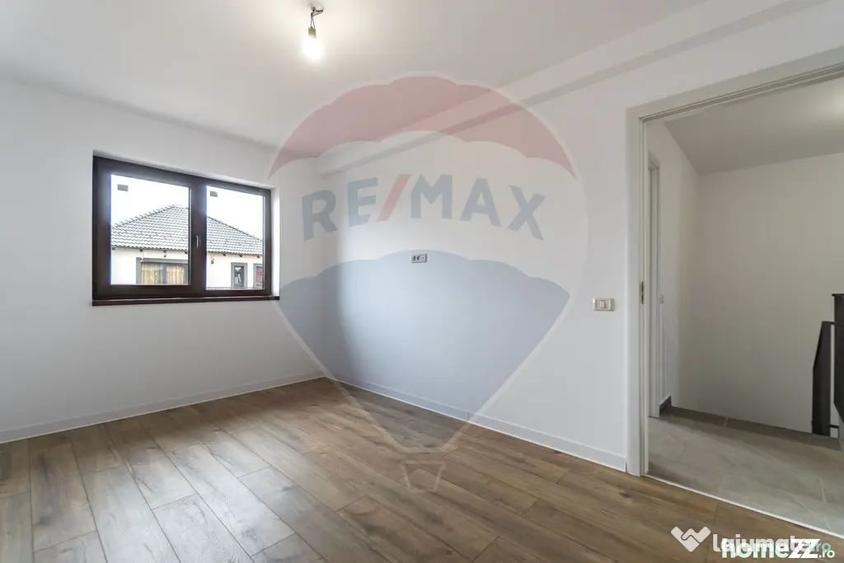 Casă cu 8 camere cu Teren 500 Mp în Tărlungeni