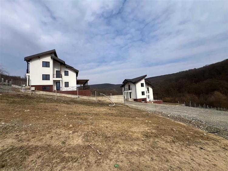 Casă individuală cu 4 camere cu Teren 524 Mp în Nord-Est