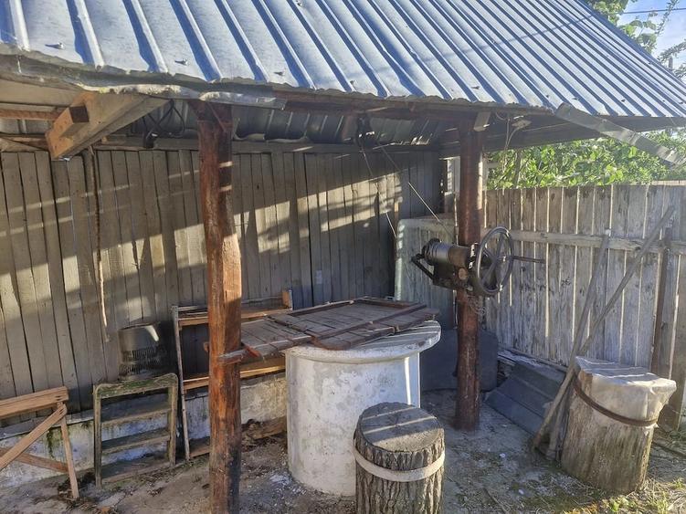 Casă cu 4 camere cu Teren 1900 Mp în Bolovani