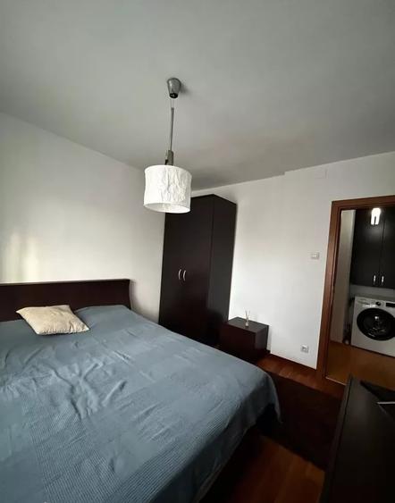 Apartament cu 2 camere semidecomandat, mobilat în Decebal