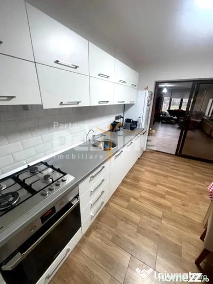 Casă cu 6 camere cu Teren 968 Mp în Păulești