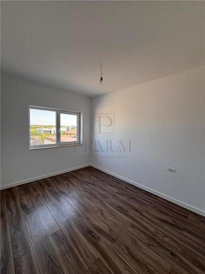 Duplex cu 5 camere cu Canalizare în Moșnița Nouă