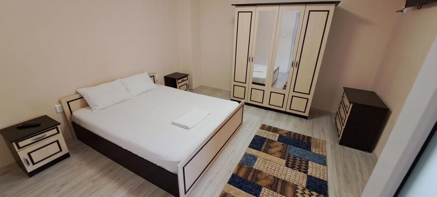 Apartament cu 4 camere decomandat în Delfinariu