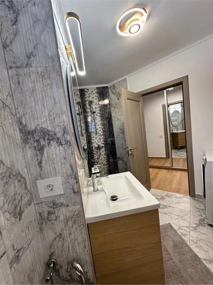 Apartament cu 3 camere decomandat, mobilat în Dacia