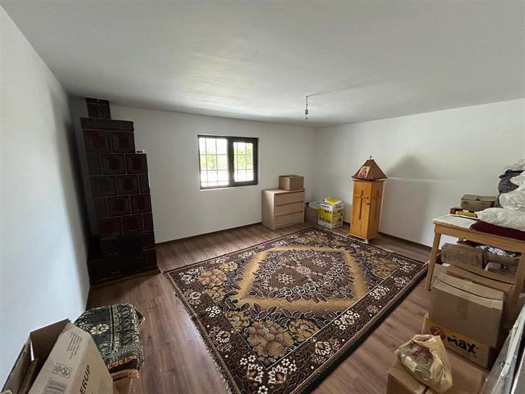 Casă individuală cu 6 camere cu Teren 3426 Mp în Vrâncioaia