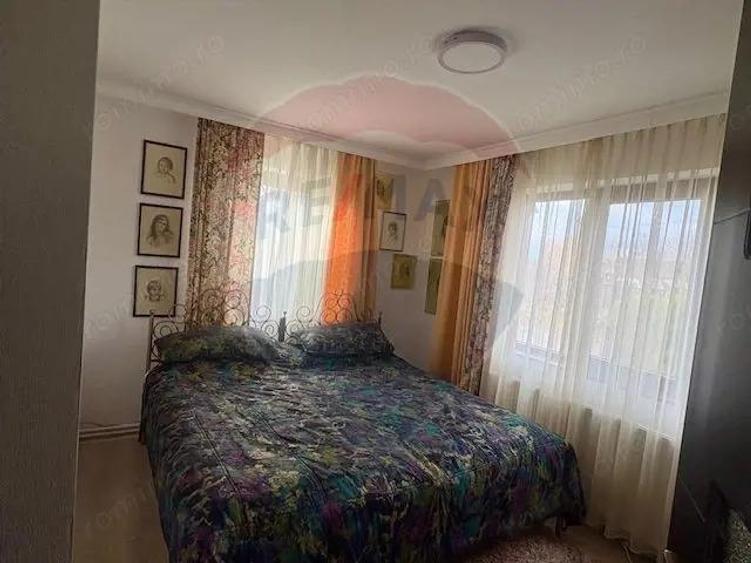 Casa / Vila cu 6 camere de vanzare - 6