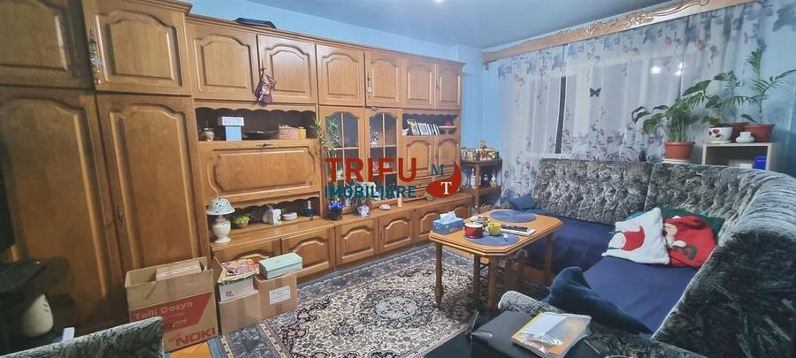 Apartament 3 camere de vanzare zona Cetate - 1