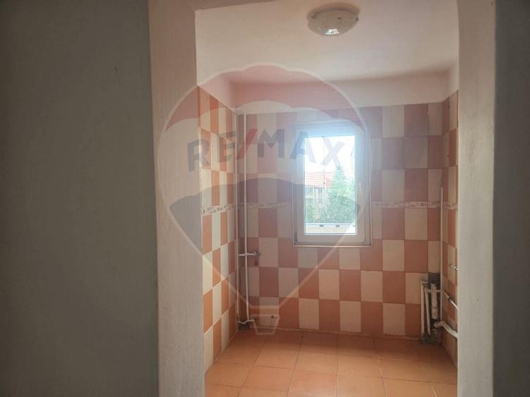 Apartament cu 3 camere de vanzare, strada Pictor Aman - 8