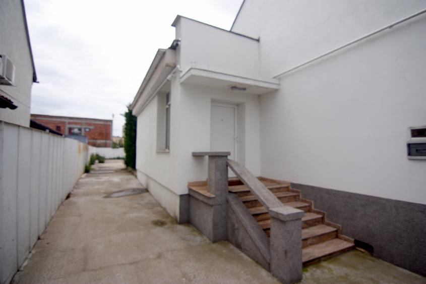 Proprietate renovata, ideala Apart-Hotel, Clinica, Birouri, curte generoasa. - 22