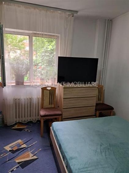Apartament cu 3 camere decomandat în Central Apartament cu 3 camere decomandat în Central