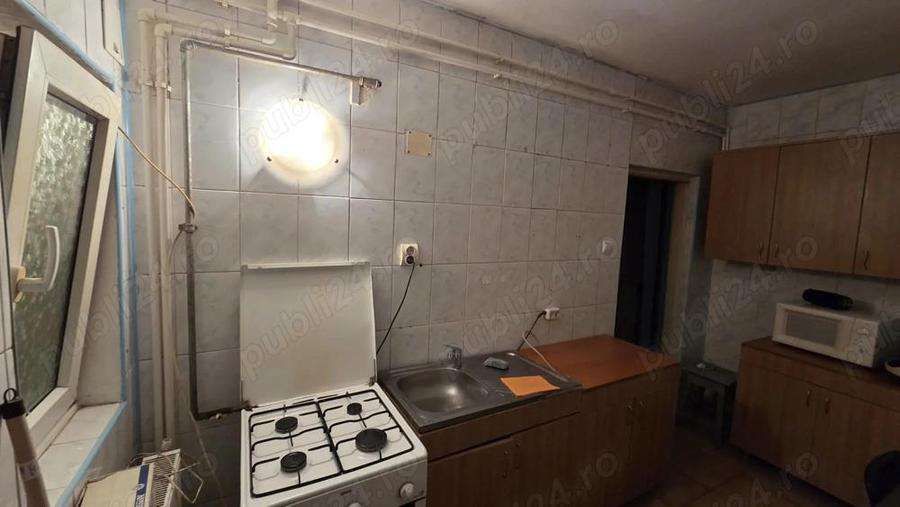 Inchiriez garsoniera casa curte sect 3 Buc - 6