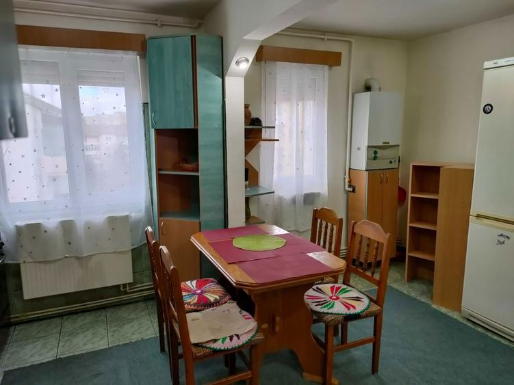 Inchiriez apartament 3 camere - 7