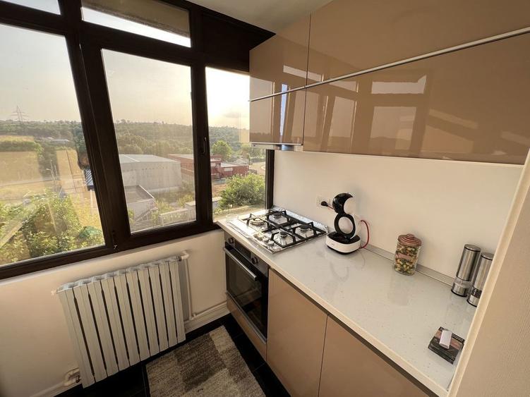 zona h-uri fata in fata cu statia de autobuz !!! - 7