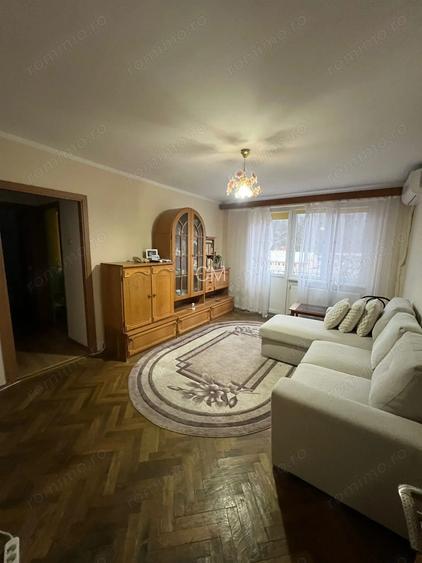 Proprietar vinde apartament 2 camere Universitate amenajat si mobilat et 4 pret 40.800 euro neg